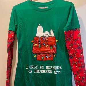 NWOT Green Long Sleeve Peanuts Snoopy Christmas Graphic Tee